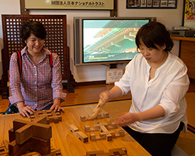 �p�ނ̑g�ݍ��킹�ɍH�v���{������˂̏��̓`���Z�@�̈�u�璹�i�q�v�̎d�g�݂��p�Y���ő̊��ł��܂�