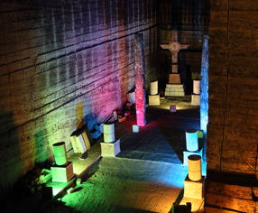 �F�ʖL���ȏƖ����ʂ��{����A���z�I�ȋ�Ԃ����o���Ă��܂��B�ʐ^�̈�p�ł́A���E�I�̎�̉f���B�e���s��ꂽ����