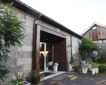 ���a28�N�ɕĂ̒����ɂƂ��Č��Ă��A���݂̓J�t�F�Ȃǂ̓X�܂�R�~���j�e�B�X�y�[�X�Ƃ��Ďg�p����Ă��܂�