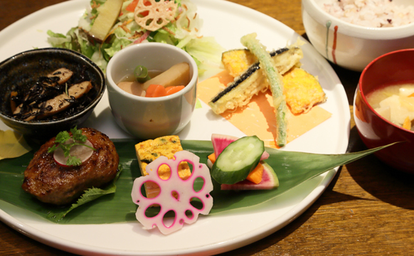 �����`�v���[�g�̈��i�f�U�[�g�E�h�����N�t���j