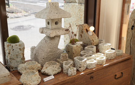 ���U���̒u�����A��⃉���v�V�F�[�h�A�\�D�Ȃǂ��܂��܂ȑ�J�΍׍H������Ă��܂��B��������Ƃ��C�ɓ����T���Ă݂Ă�