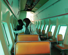 �D�����̃K���X������͊C���̗l�q�Ƃ����ŕ�炷�������̎p���]�߂܂�