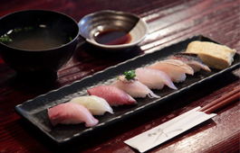 �����`��8�т�550�~�i�̂�`�t���^�ō��݁j