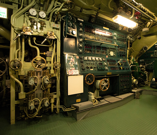 実物の潜水艦「あきしお」の内部を見学できます。狭い艦内でスペースを有効活用する、工夫の数々に驚かされてばかりでした