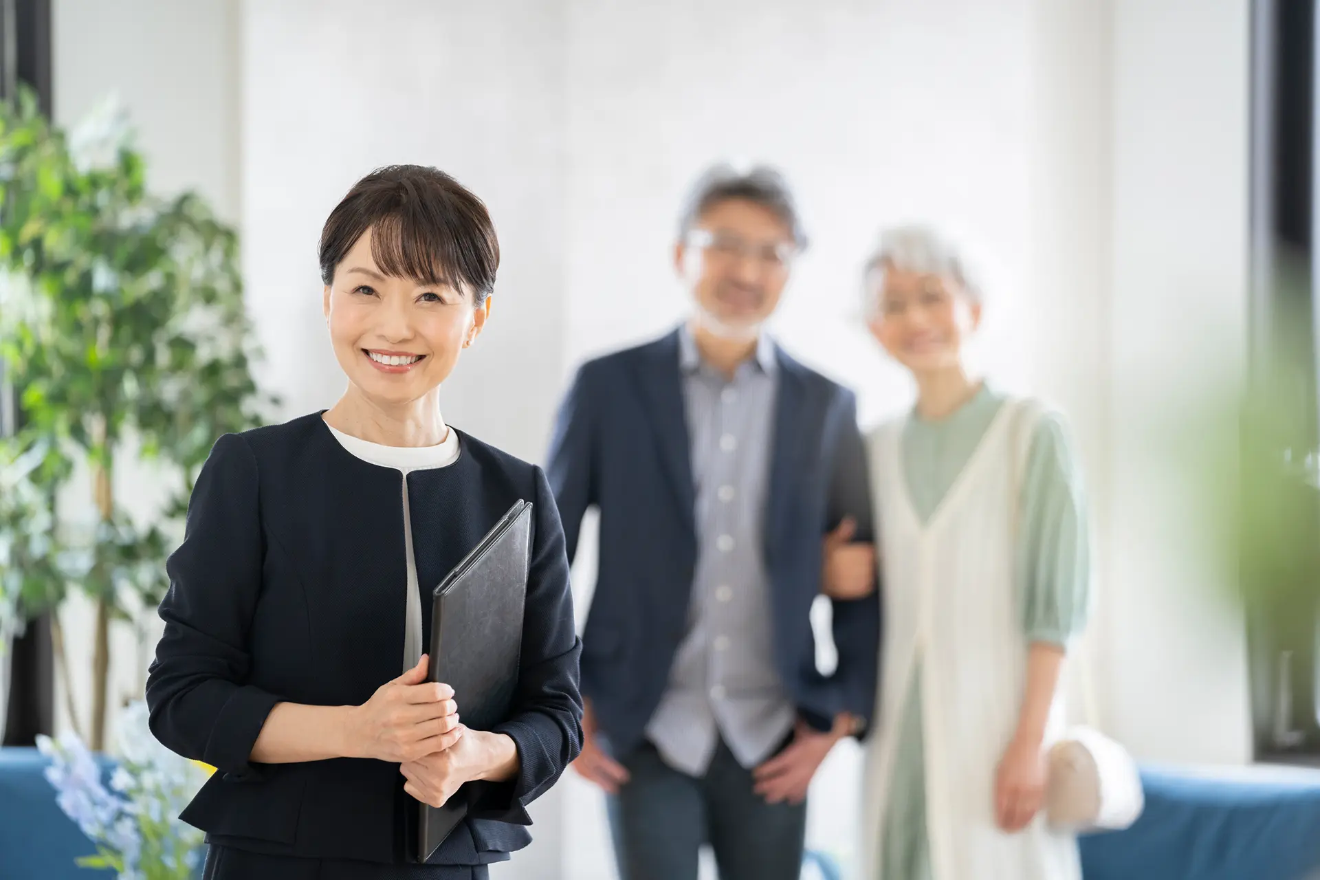 豪華バス、秘境、名宿にひとりで寛ぐ旅まで。ロイヤル・グランステージが再定義する「贅沢の形」。